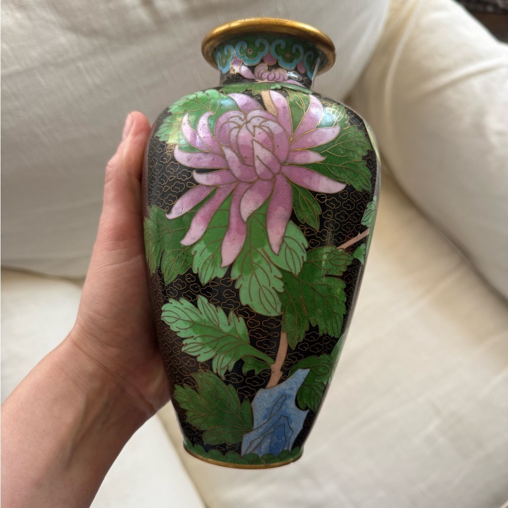 Vintage Cloisonné Floral Vase with Pink Chrysanthemum and Green Leaves - Picture 7 of 7